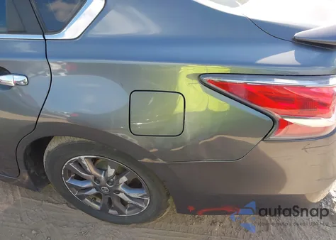 2015 Nissan Altima 2.5 S z USA, uszkodzony, nr VIN 1N4AL3AP5FN902234